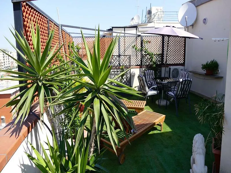 Penthouse Station Luxury Suites & Apartment Bríndisi 2*,